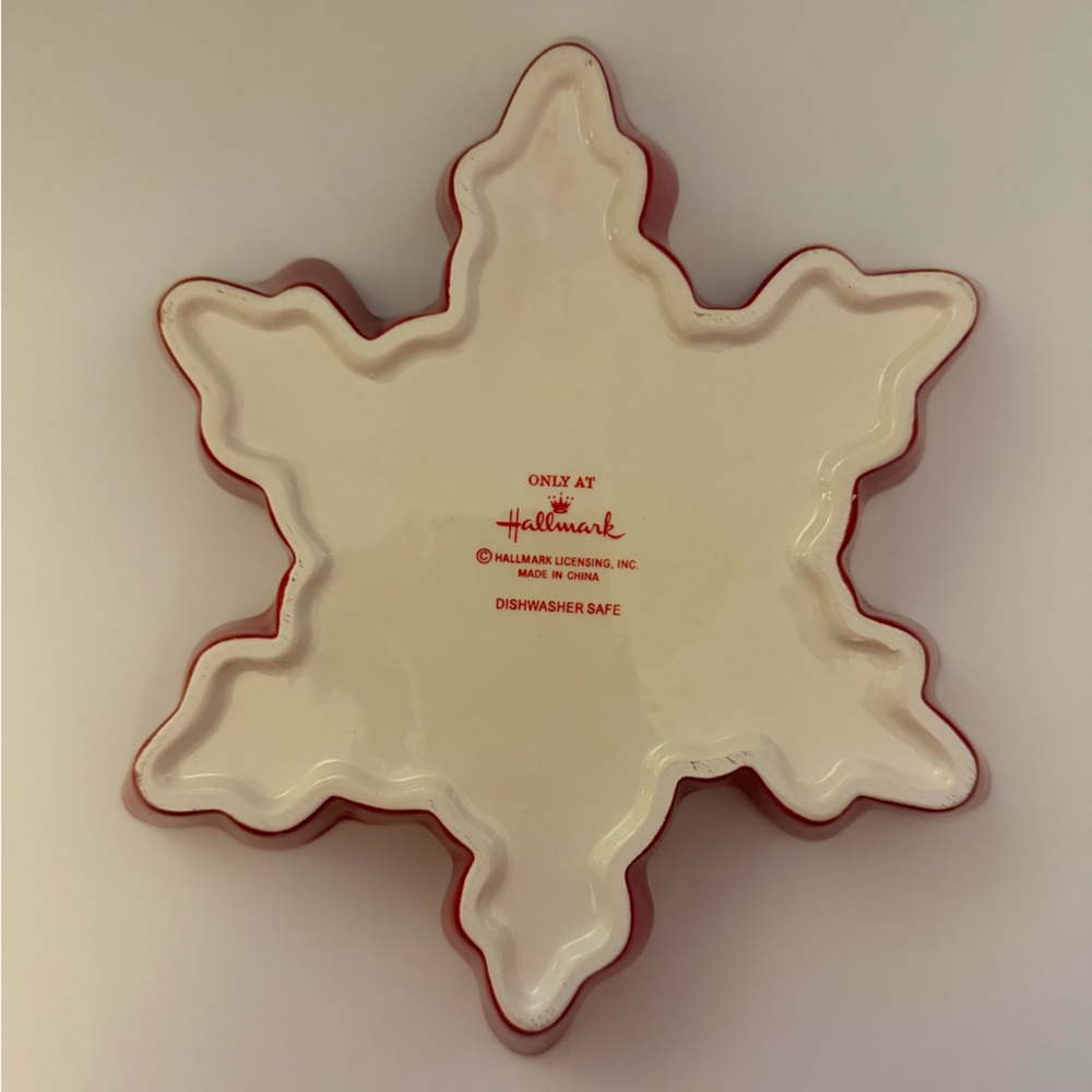❤️❄️VTG/ Hallmark Red and White Snowflake Dish - Picture 2 of 6